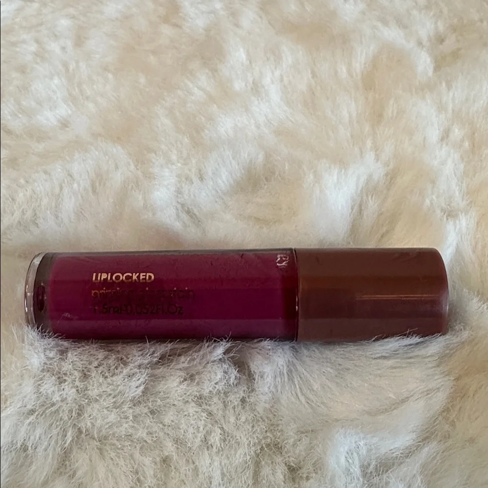 Manna Kadar Lip Gloss - Uplocked